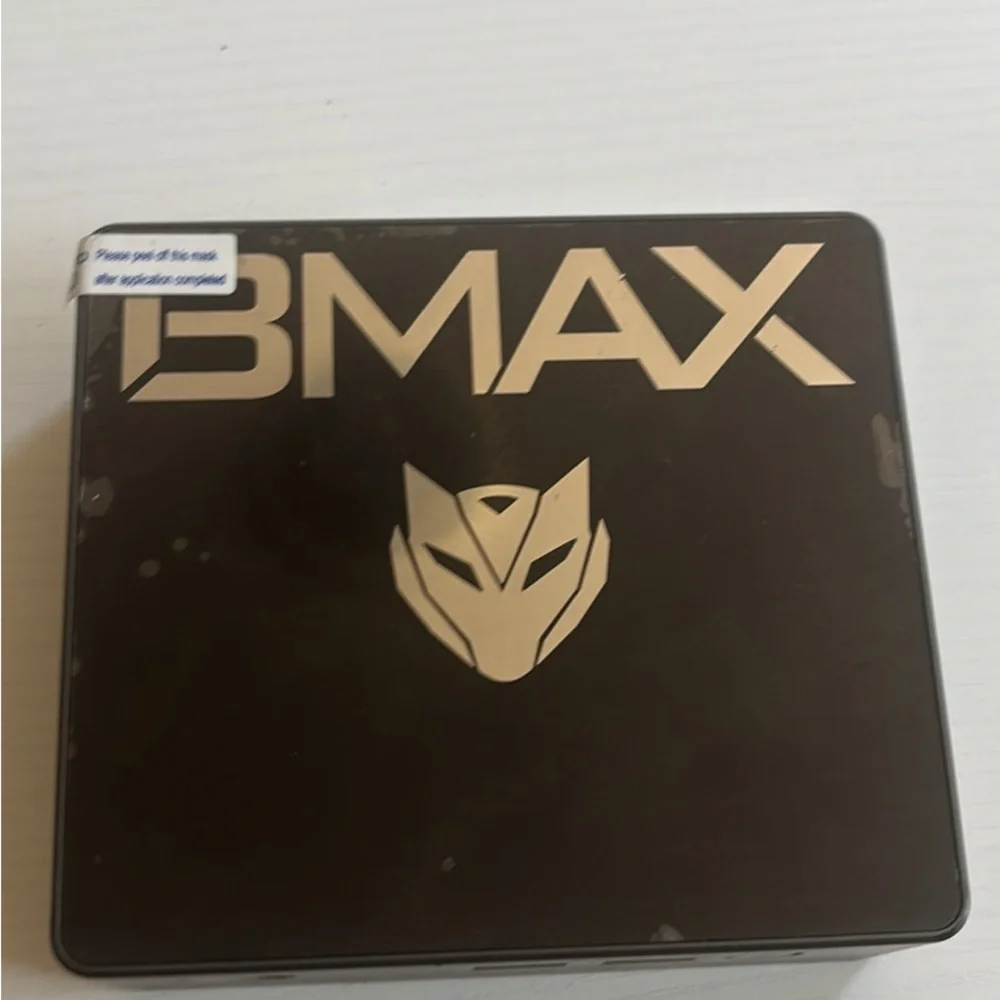 BMAX mini pc black and silver